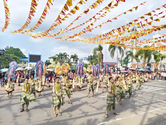 Barangay Rawis performs Hadang Pagsalikway at the Hadang Festival 2026 street dancing competition, Calbayog City